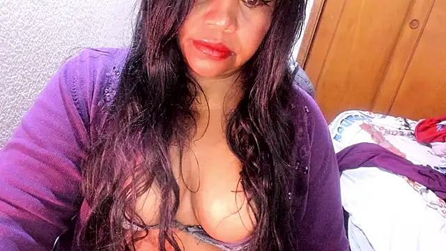 Snapshot of ebonycamelia chatting on May 3, 2026, 8:31 am ebonycamelia online show from May 3, 2026, 8:31 am