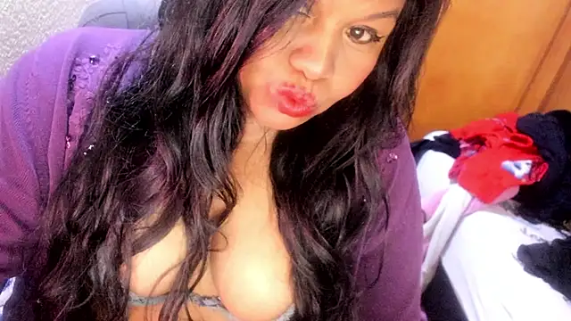 Snapshot of ebonycamelia chatting on May 8, 2026, 9:42 pm ebonycamelia online show from May 8, 2026, 9:42 pm