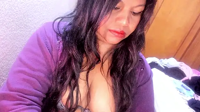 Snapshot of ebonycamelia chatting on May 10, 2026, 4:28 am ebonycamelia online show from May 10, 2026, 4:28 am
