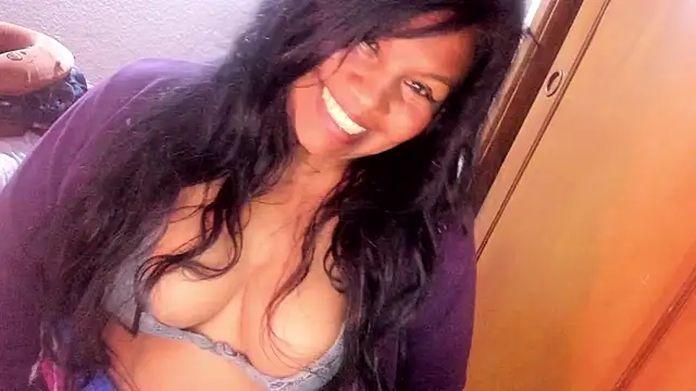 Snapshot of ebonycamelia chatting on June 8, 2026, 12:14 am ebonycamelia online show from June 8, 2026, 12:14 am
