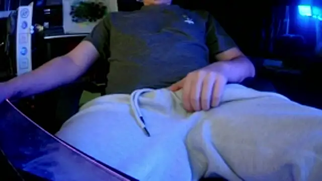 Snapshot of Bowerboi chatting on December 18, 2025, 7:14 am Bowerboi online show from December 18, 2025, 7:14 am