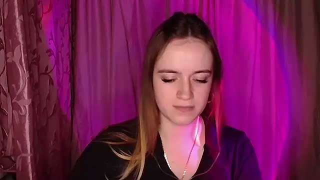 Illa May online show from December 13, 2025, 7:53 pm