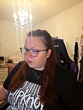 Snapshot of NaughtyNiia chatting on December 16, 2025, 5:40 pm NaughtyNiia online show from December 16, 2025, 5:40 pm