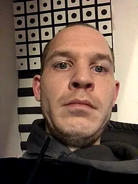 Spielzeugtwink online show from November 20, 2025, 4:18 pm