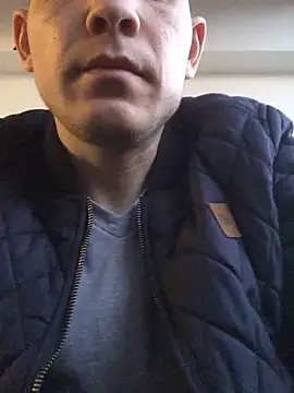 Spielzeugtwink online show from May 13, 2026, 7:22 pm