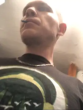 Spielzeugtwink online show from June 11, 2026, 9:35 pm