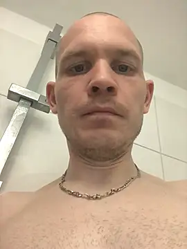 Spielzeugtwink online show from June 18, 2026, 9:19 pm