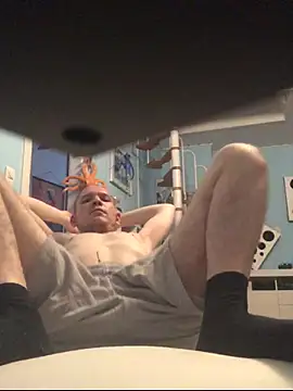 Spielzeugtwink online show from June 24, 2026, 7:24 pm