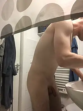 Spielzeugtwink online show from July 5, 2026, 7:32 pm