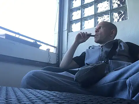 Spielzeugtwink online show from July 8, 2026, 5:17 pm