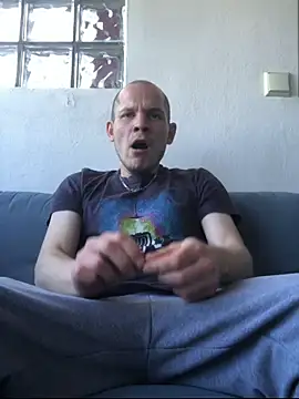 Spielzeugtwink online show from July 10, 2026, 2:52 pm