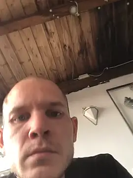 Spielzeugtwink online show from July 19, 2026, 4:33 pm