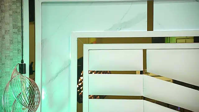 luciana agudelo online show from December 14, 2025, 7:07 pm