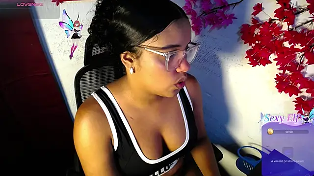 Snapshot of chleo_rosse chatting on June 16, 2026, 1:30 am chleo rosse online show from June 16, 2026, 1:30 am