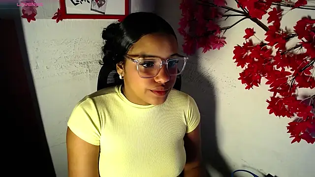 Snapshot of chleo_rosse chatting on July 9, 2026, 3:05 pm chleo rosse online show from July 9, 2026, 3:05 pm