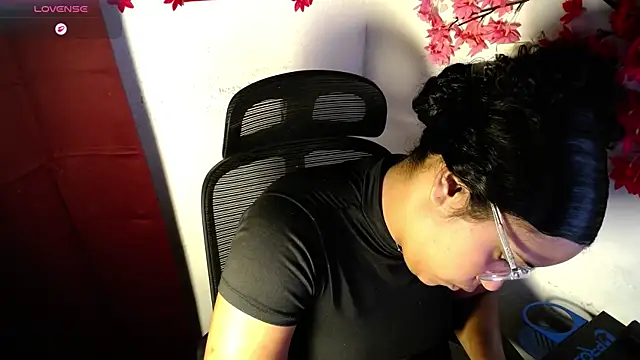 Snapshot of chleo_rosse chatting on July 28, 2026, 7:39 pm chleo rosse online show from July 28, 2026, 7:39 pm