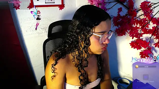 Snapshot of chleo_rosse chatting on August 2, 2026, 3:43 pm chleo rosse online show from August 2, 2026, 3:43 pm