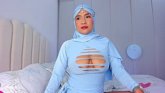 Amira-Zahra online show from April 22, 2026, 10:11 pm