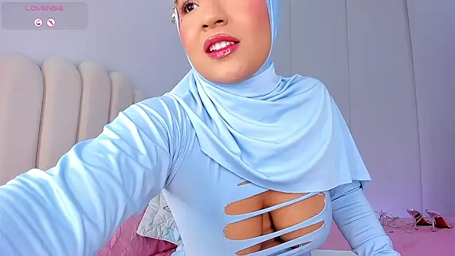 Snapshot of Amira-Zahra chatting on June 12, 2026, 10:41 pm Amira-Zahra online show from June 12, 2026, 10:41 pm