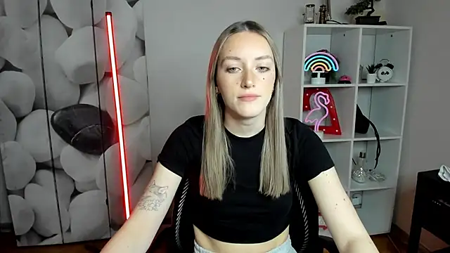 EvelynBlond online show from January 7, 2026, 1:24 pm