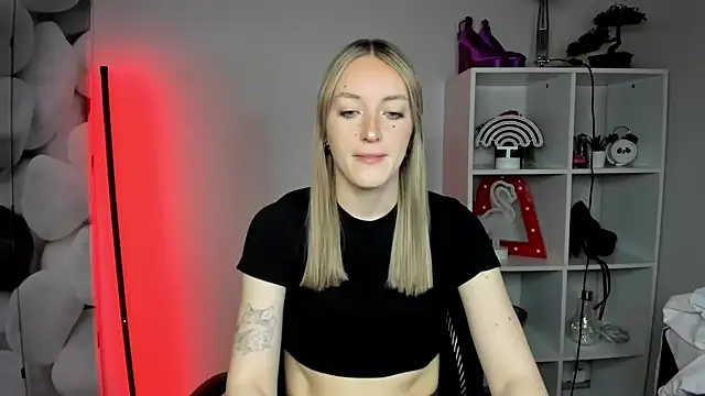 EvelynBlond online show from February 12, 2026, 10:10 am