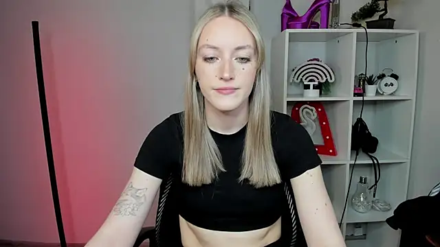 EvelynBlond online show from February 27, 2026, 1:33 pm