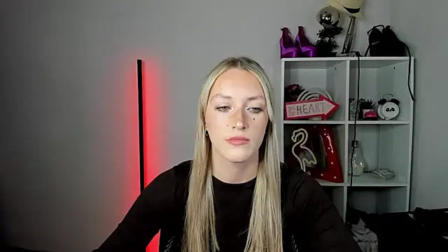 EvelynBlond online show from June 26, 2026, 12:42 pm