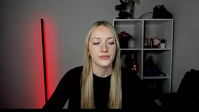 EvelynBlond online show from July 6, 2026, 12:46 pm