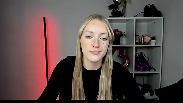 EvelynBlond online show from July 8, 2026, 12:31 pm