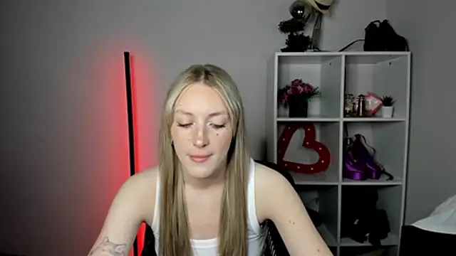 EvelynBlond online show from July 9, 2026, 12:42 pm
