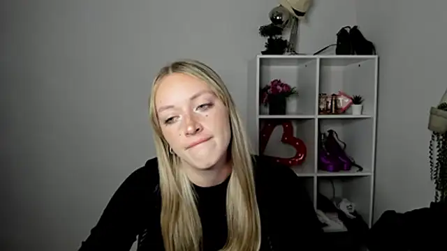 EvelynBlond online show from July 16, 2026, 12:33 pm