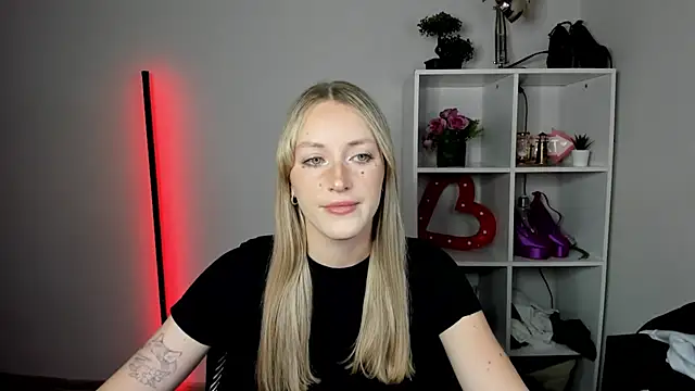 EvelynBlond online show from July 20, 2026, 12:29 pm