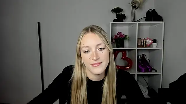 EvelynBlond online show from July 21, 2026, 12:51 pm