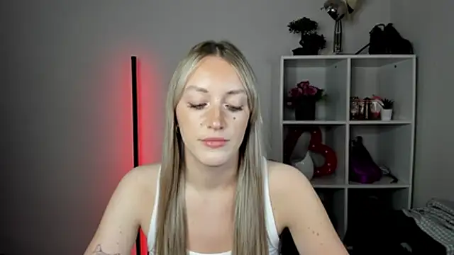 EvelynBlond online show from July 28, 2026, 3:21 pm
