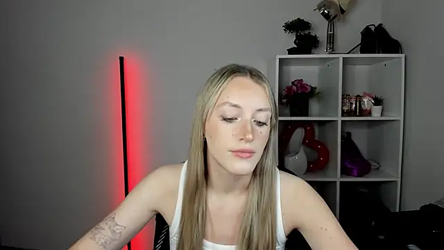 EvelynBlond online show from July 30, 2026, 12:48 pm