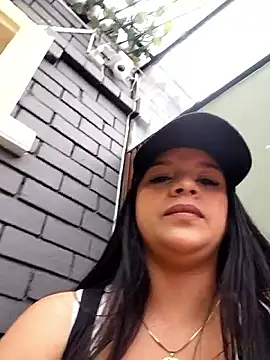 Layla-daring online show from May 1, 2026, 6:34 pm