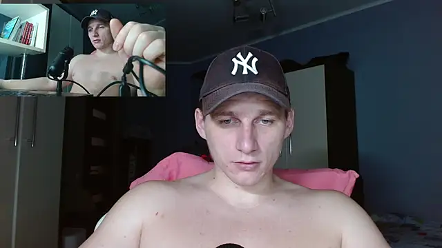 Poliglotjoe1 online show from December 22, 2025, 9:12 pm