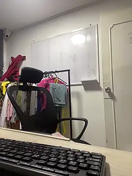 charlie bass online show from December 5, 2025, 4:10 am