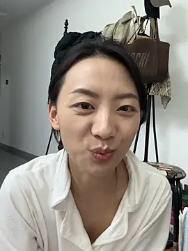 Jinmi125216 online show from April 8, 2026, 3:45 pm