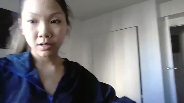 cryptokimgirl online show from March 6, 2026, 6:15 pm