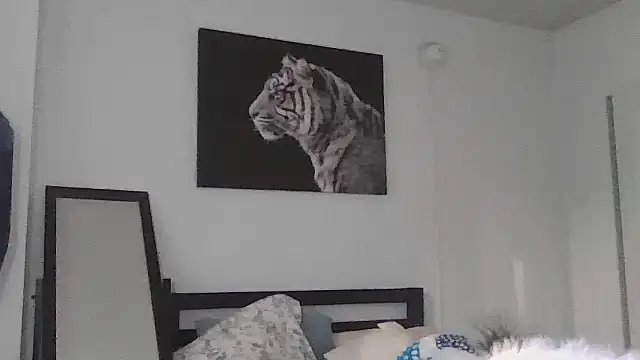 cryptokimgirl online show from March 9, 2026, 3:38 pm