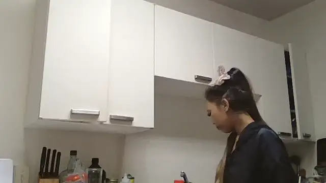 cryptokimgirl online show from March 10, 2026, 8:41 am