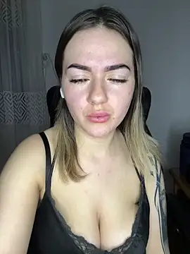 SoniaLav online show from February 11, 2026, 7:30 pm