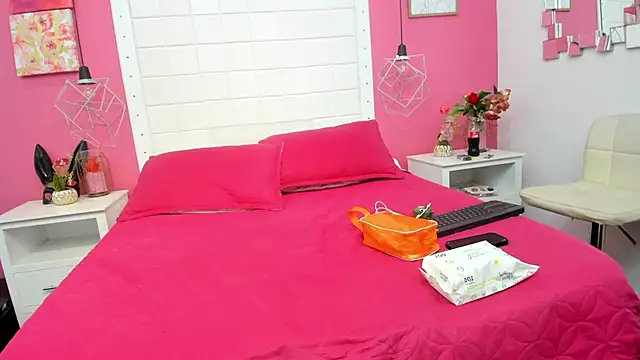 molly madisson  online show from March 12, 2026, 12:44 pm