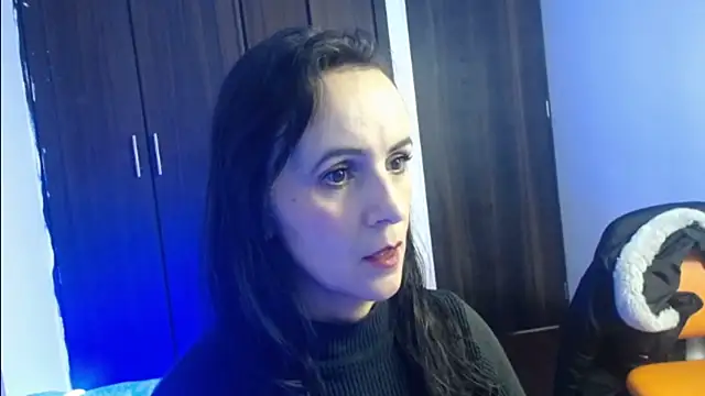 Juliana  lx online show from November 28, 2025, 12:52 pm