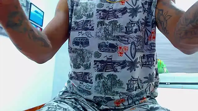 Hot Latino x online show from January 18, 2026, 12:42 pm