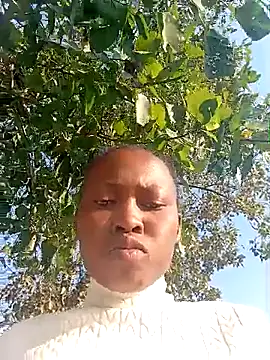 Sweethoneypot25 online show from May 27, 2026, 2:03 pm