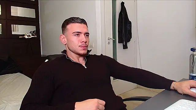 ElijahThorne online show from November 23, 2025, 5:29 am