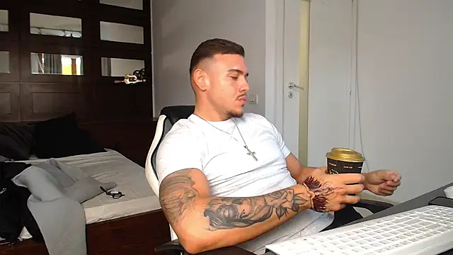 ElijahThorne online show from February 4, 2026, 9:48 am