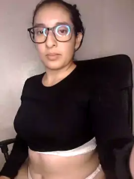 kira-stormm online show from June 11, 2026, 2:53 am